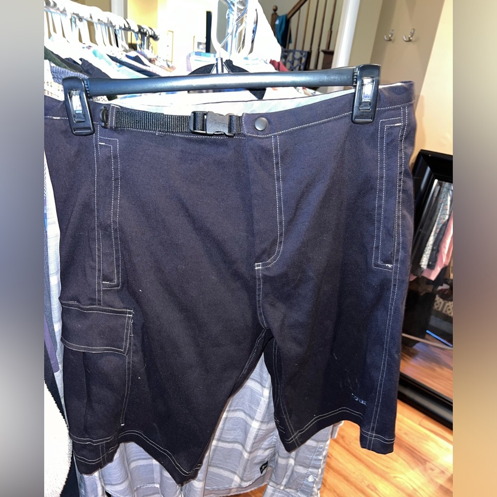 Men’s Medium Trek black cargo padded bike shorts